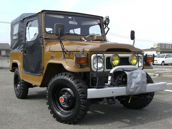 Vintage BJ Toyota Land Cruiser Diesel Lug top : Full front view